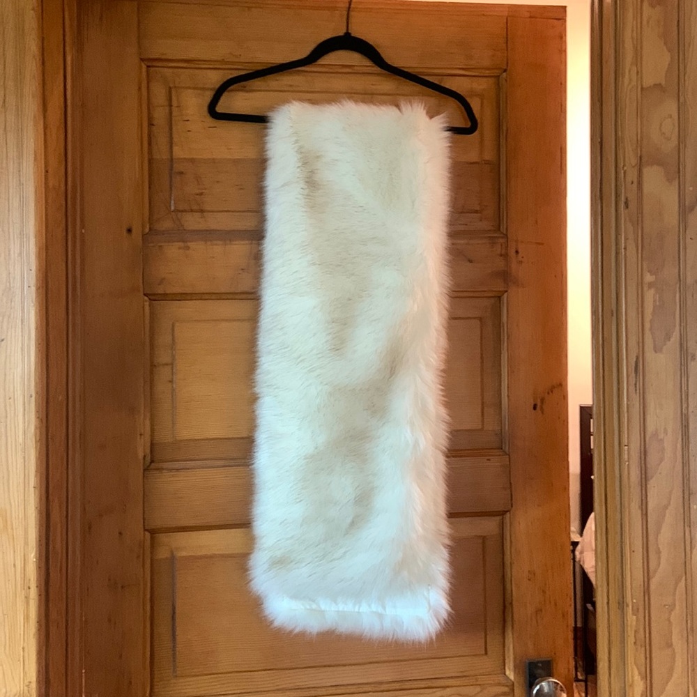 Faux fur stole satin lining